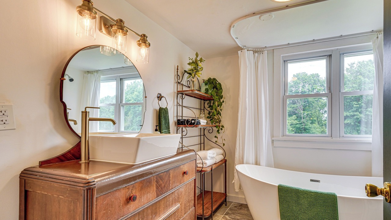 Photo of Bathroom in Gardiner