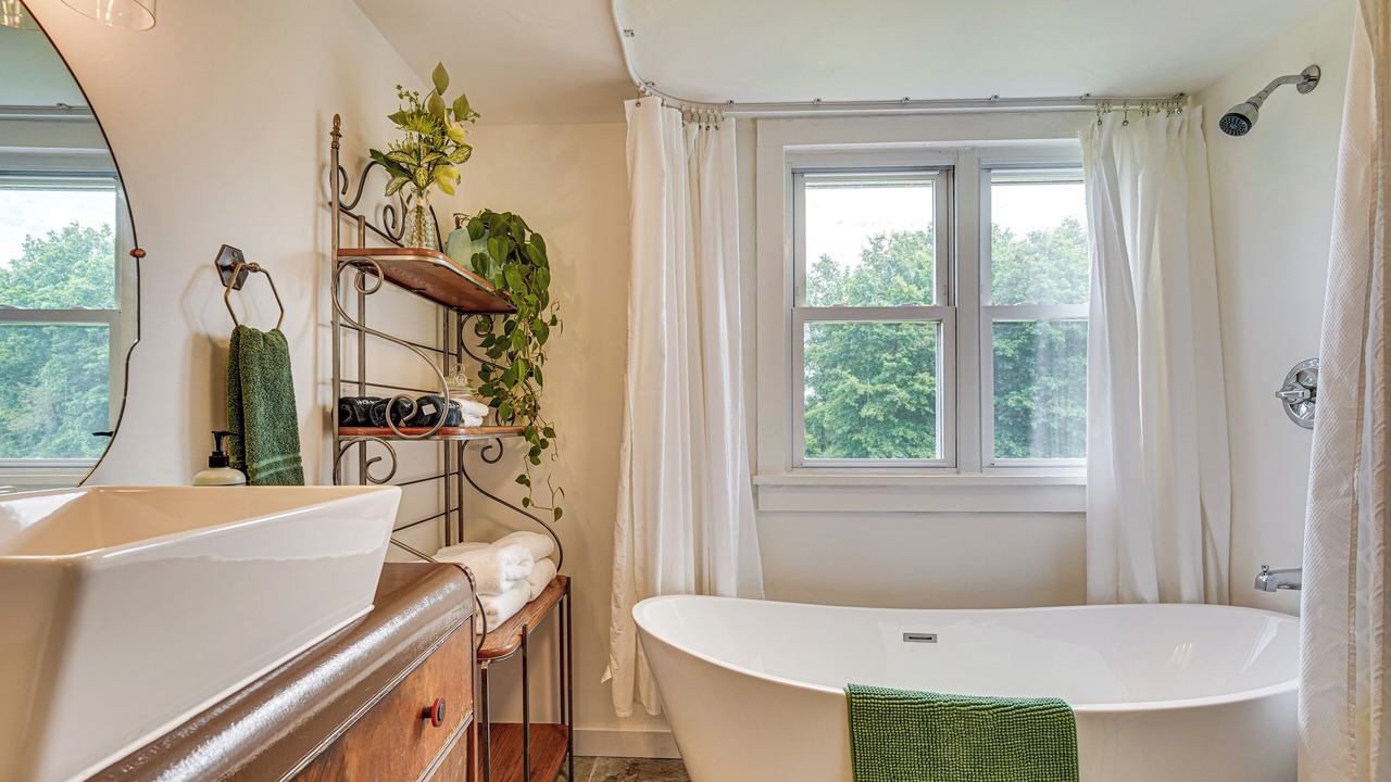 Photo of Bathroom in Gardiner