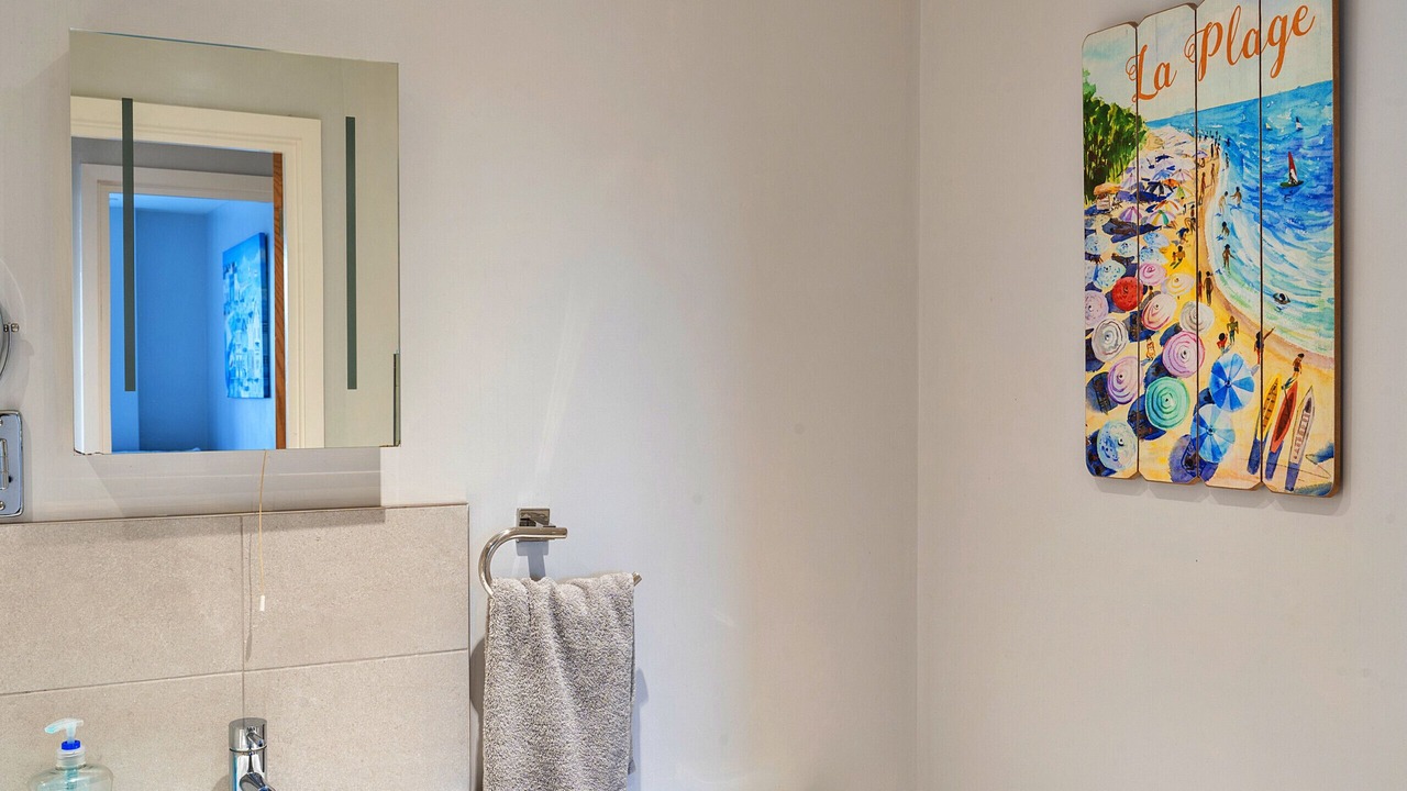 Photo of Bathroom in Teignmouth