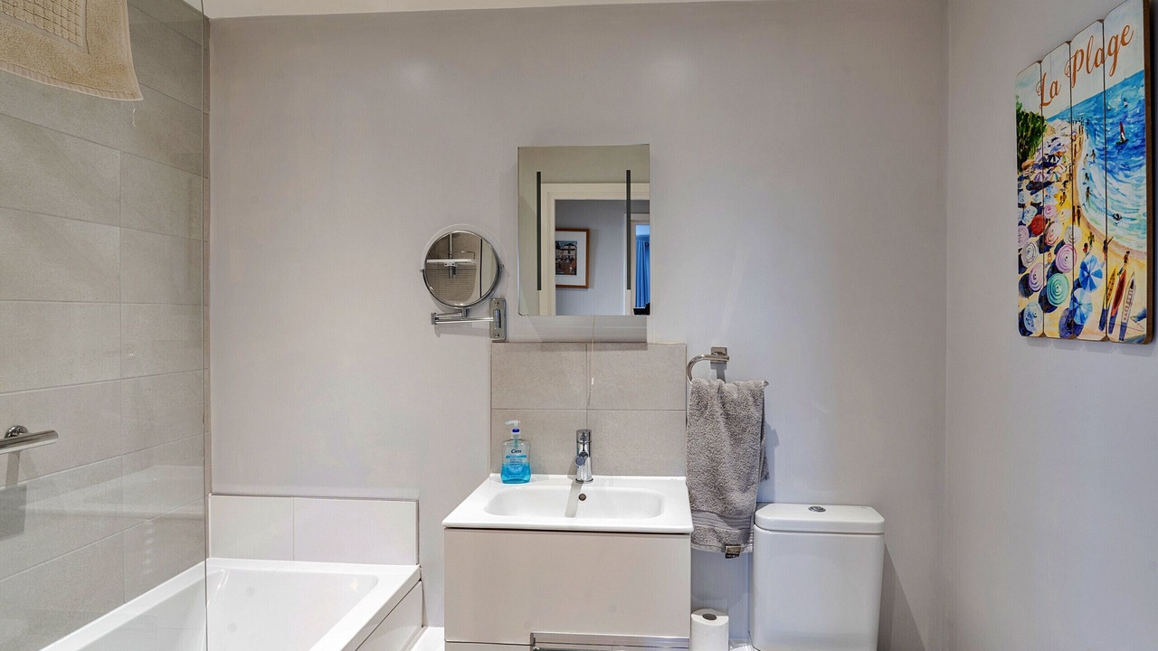 Photo of Bathroom in Teignmouth