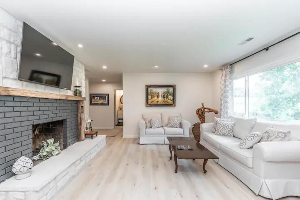 Photo of Livingroom in Lexington
