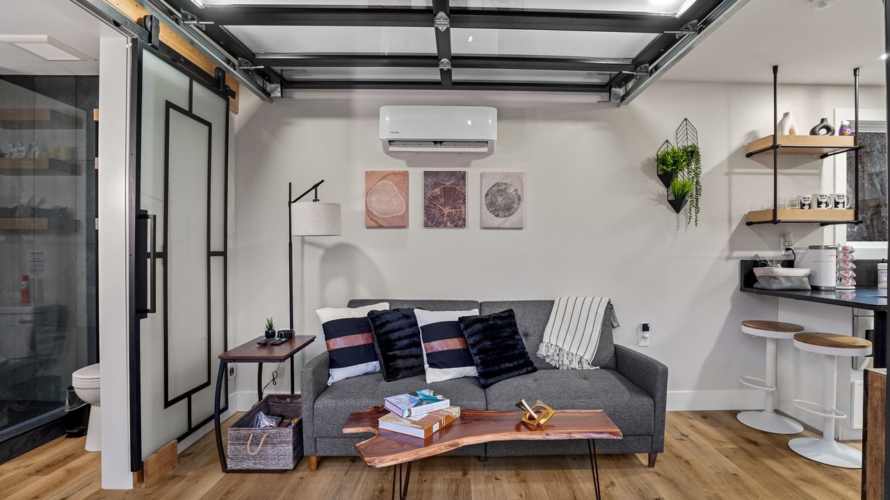 Photo of Livingroom in Creola