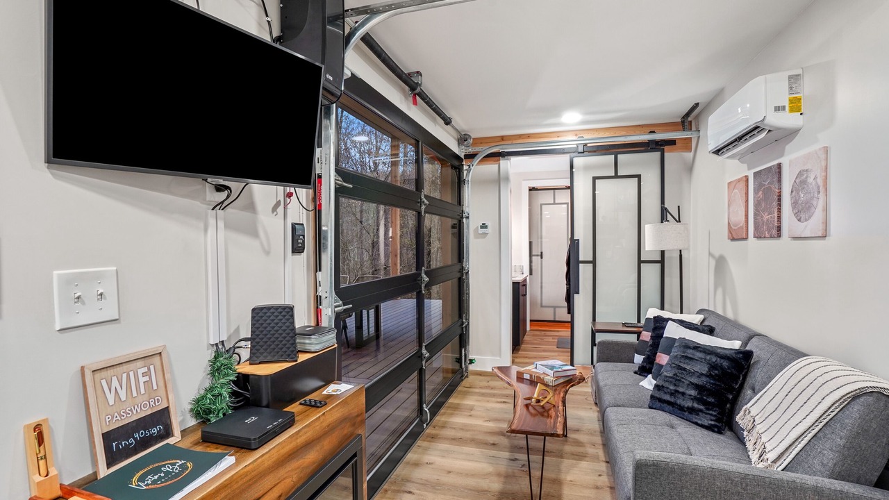 Photo of Livingroom in Creola