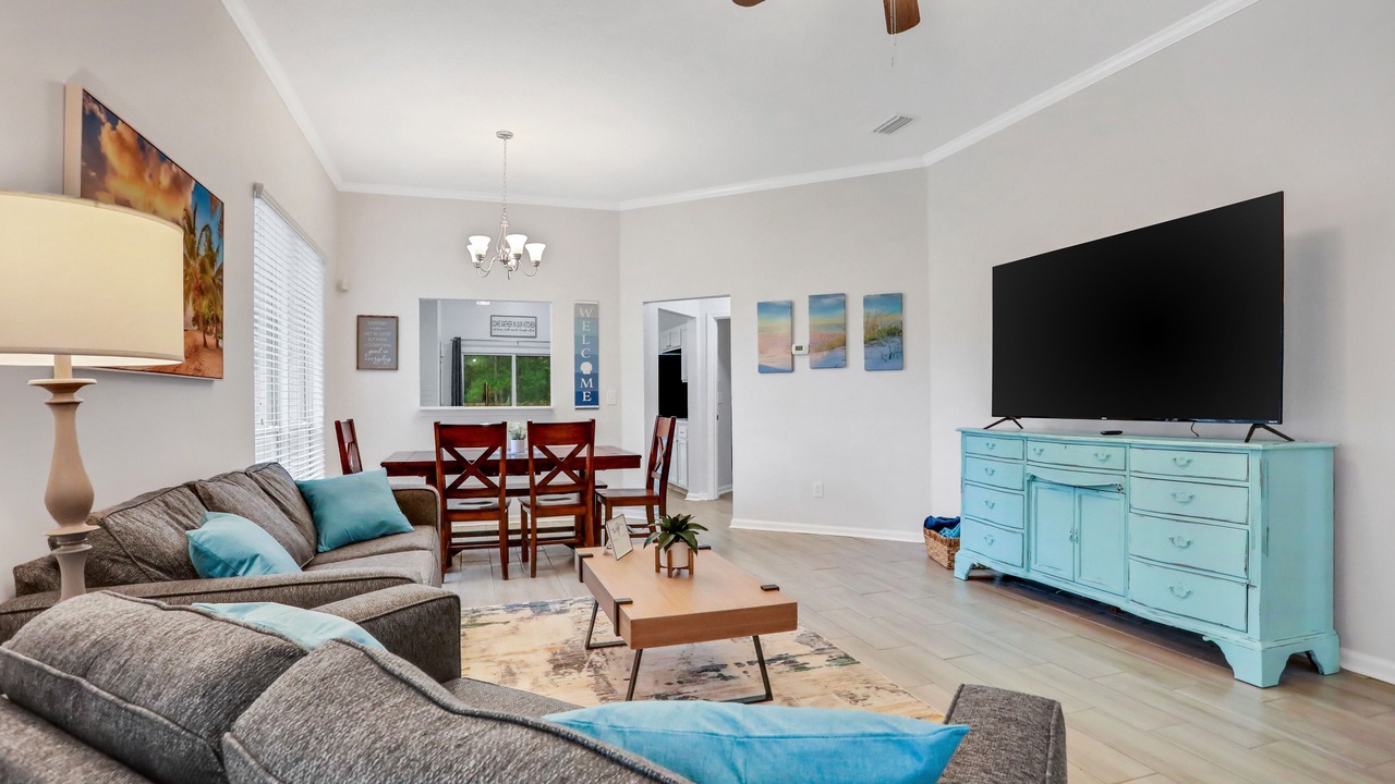 Photo of Livingroom in OakLeaf Plantation