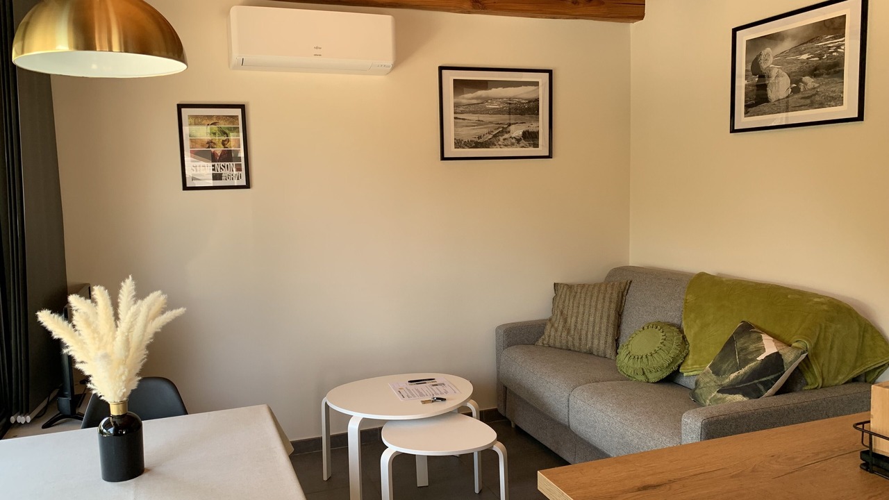 Photo of Livingroom in Laval-Pradel