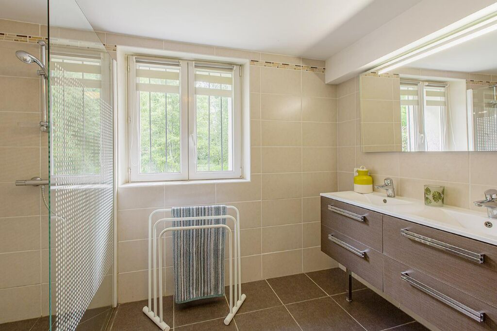 Photo of Bathroom in Saint-Lubin-en-Vergonnois