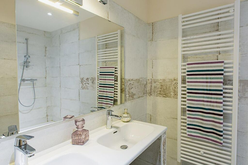 Photo of Bathroom in Saint-Lubin-en-Vergonnois