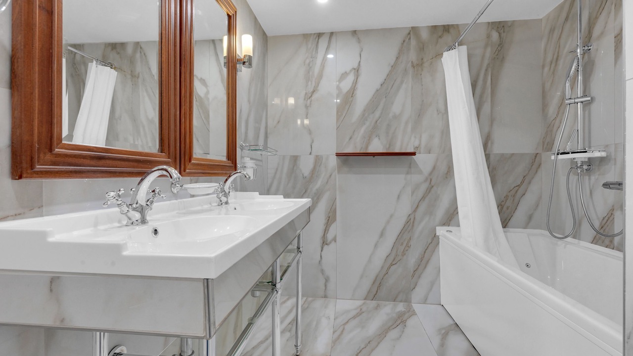 Photo of Bathroom in Capitole