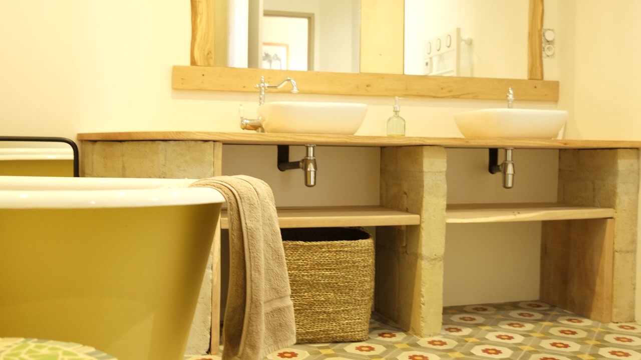 Photo of Bathroom in Monferran-Saves