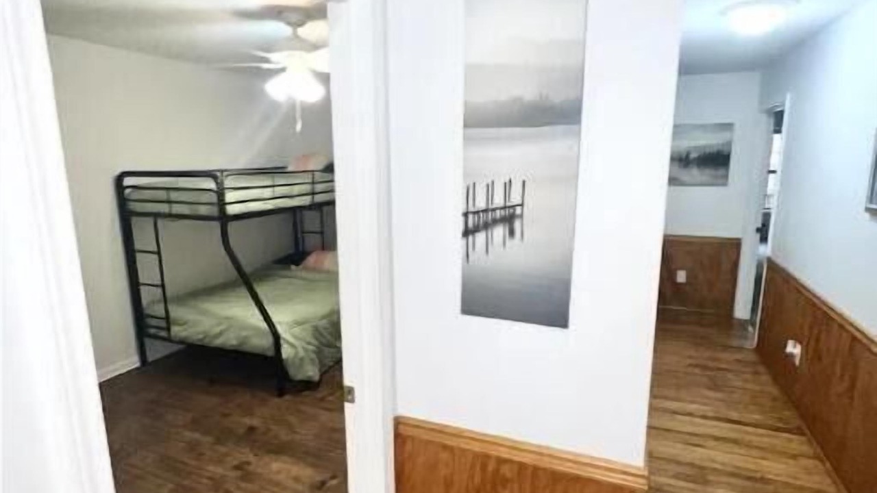 Photo of Bedroom in Albertville