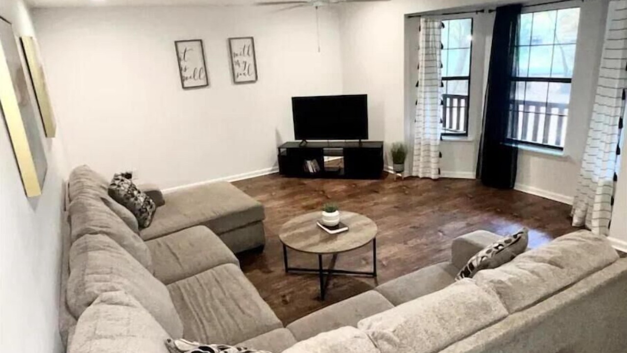 Photo of Livingroom in Albertville