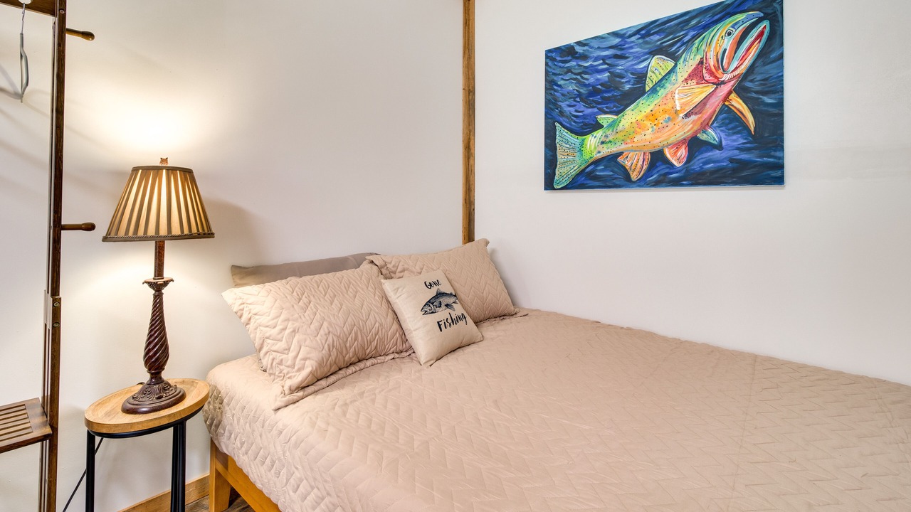 Photo of Bedroom in Lone Rock