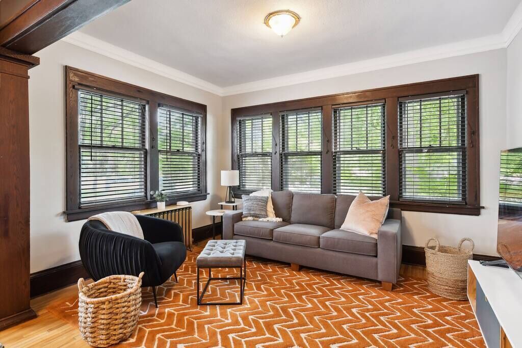 Photo of Livingroom in Linden Hills