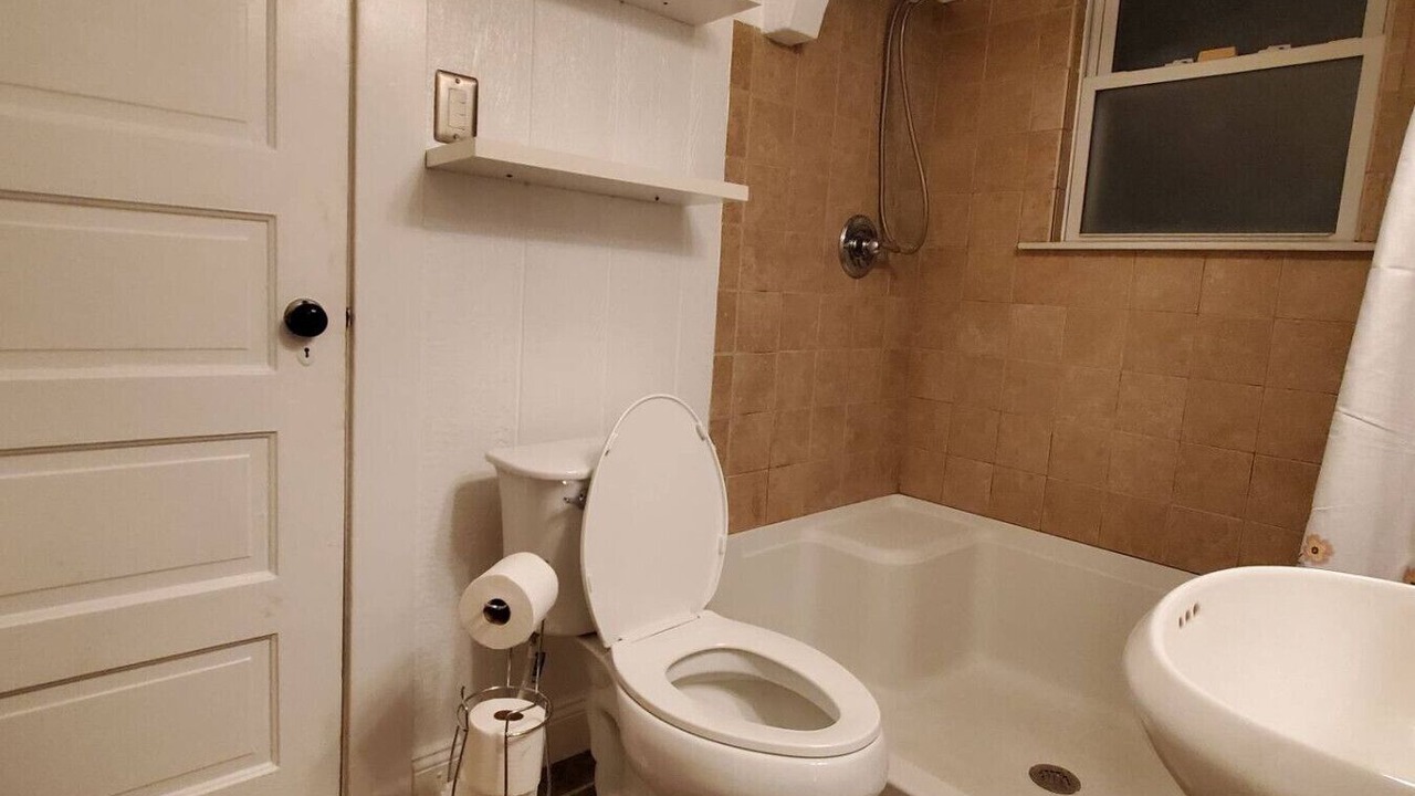 Photo of Bathroom in Elim