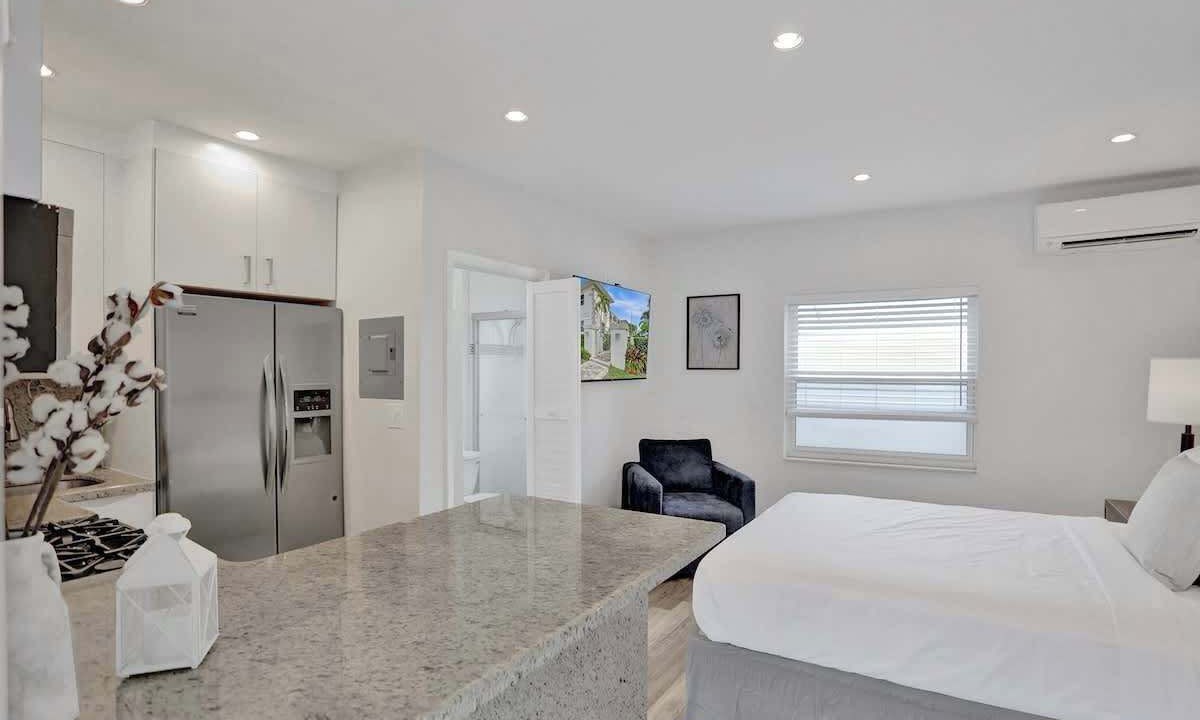Photo of Bedroom in Hendricks and Venice Isles