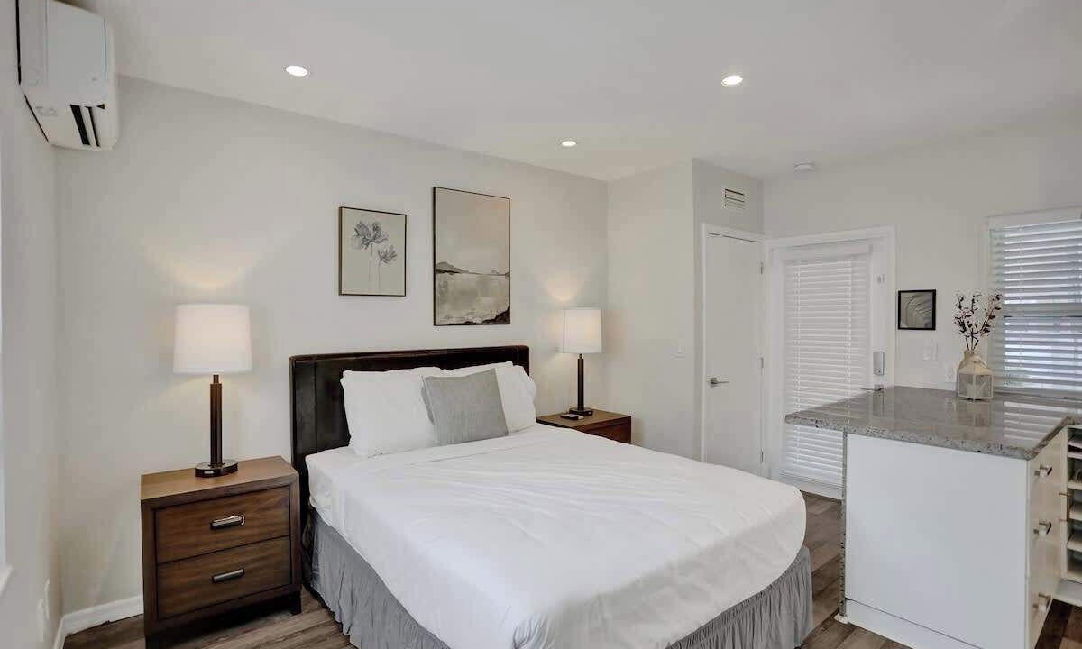 Photo of Bedroom in Hendricks and Venice Isles