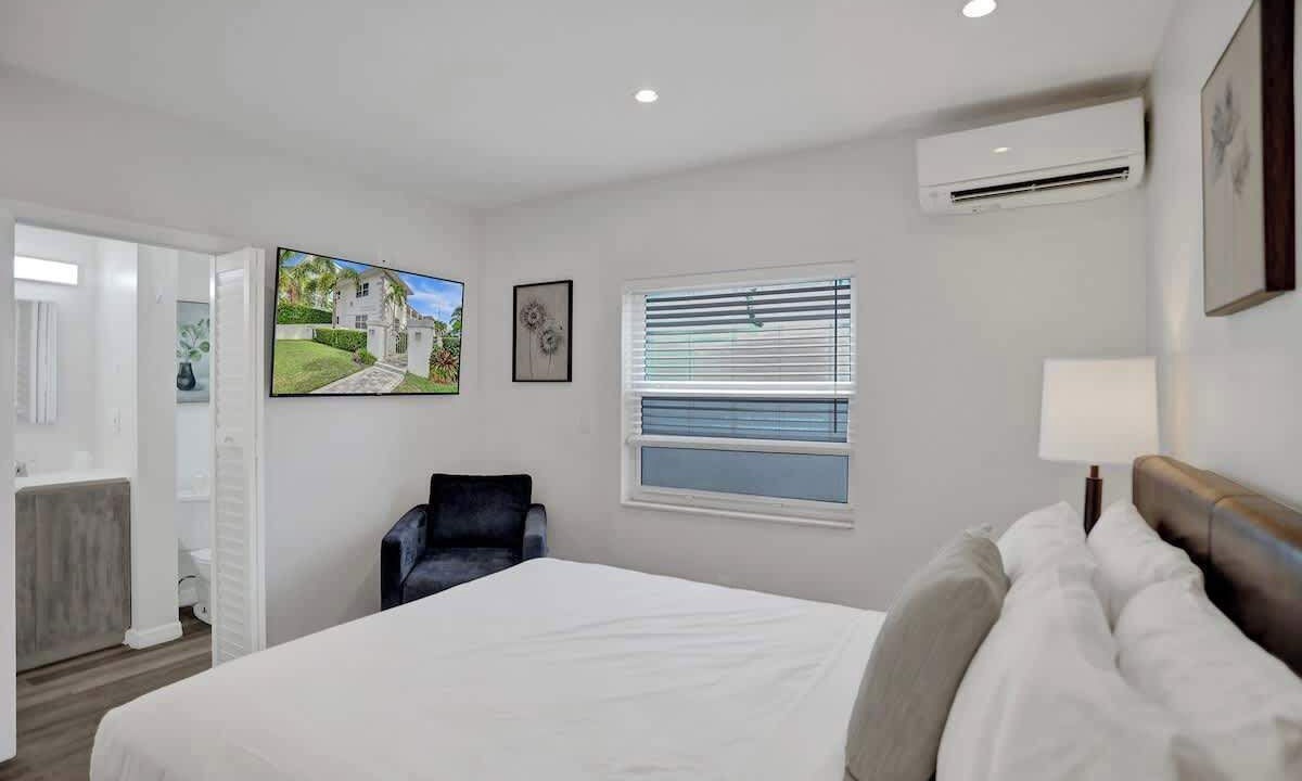 Photo of Bedroom in Hendricks and Venice Isles