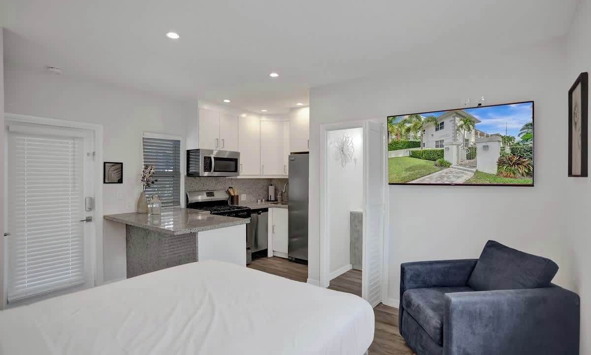 Photo of Bedroom in Hendricks and Venice Isles