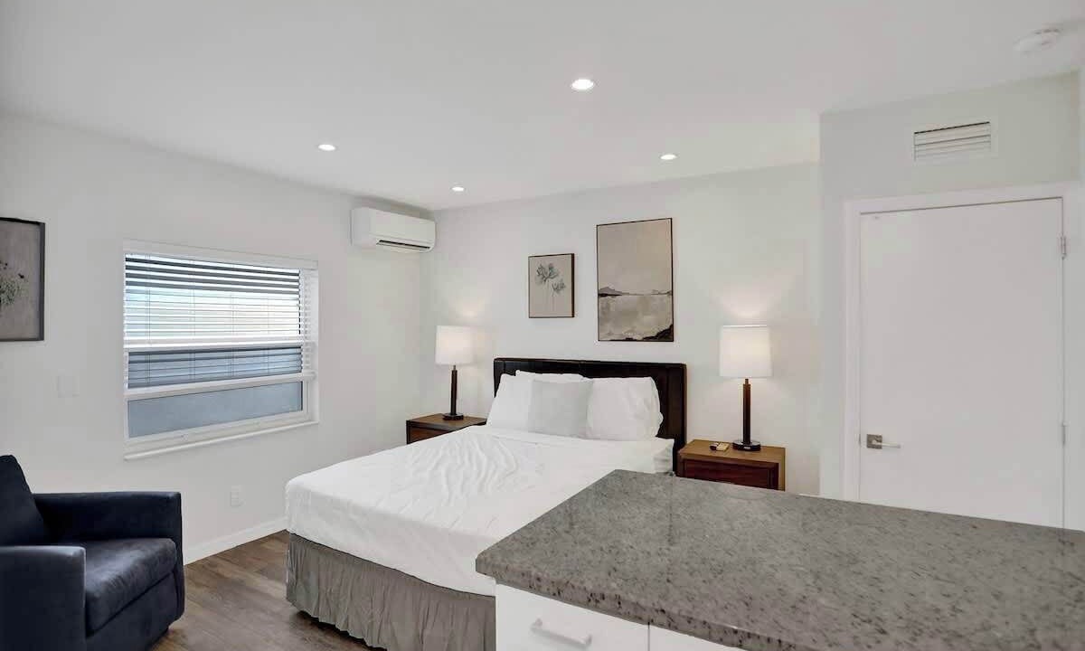 Photo of Bedroom in Hendricks and Venice Isles