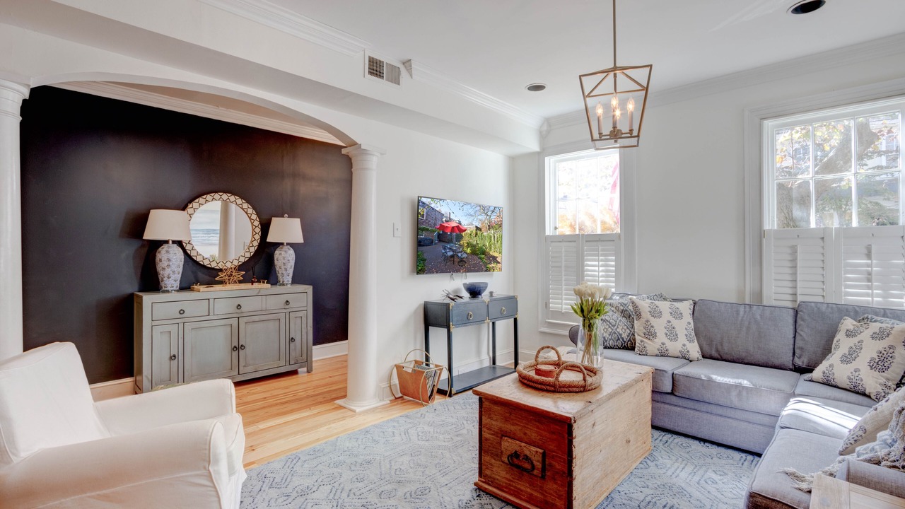Photo of Livingroom in Naval Academy