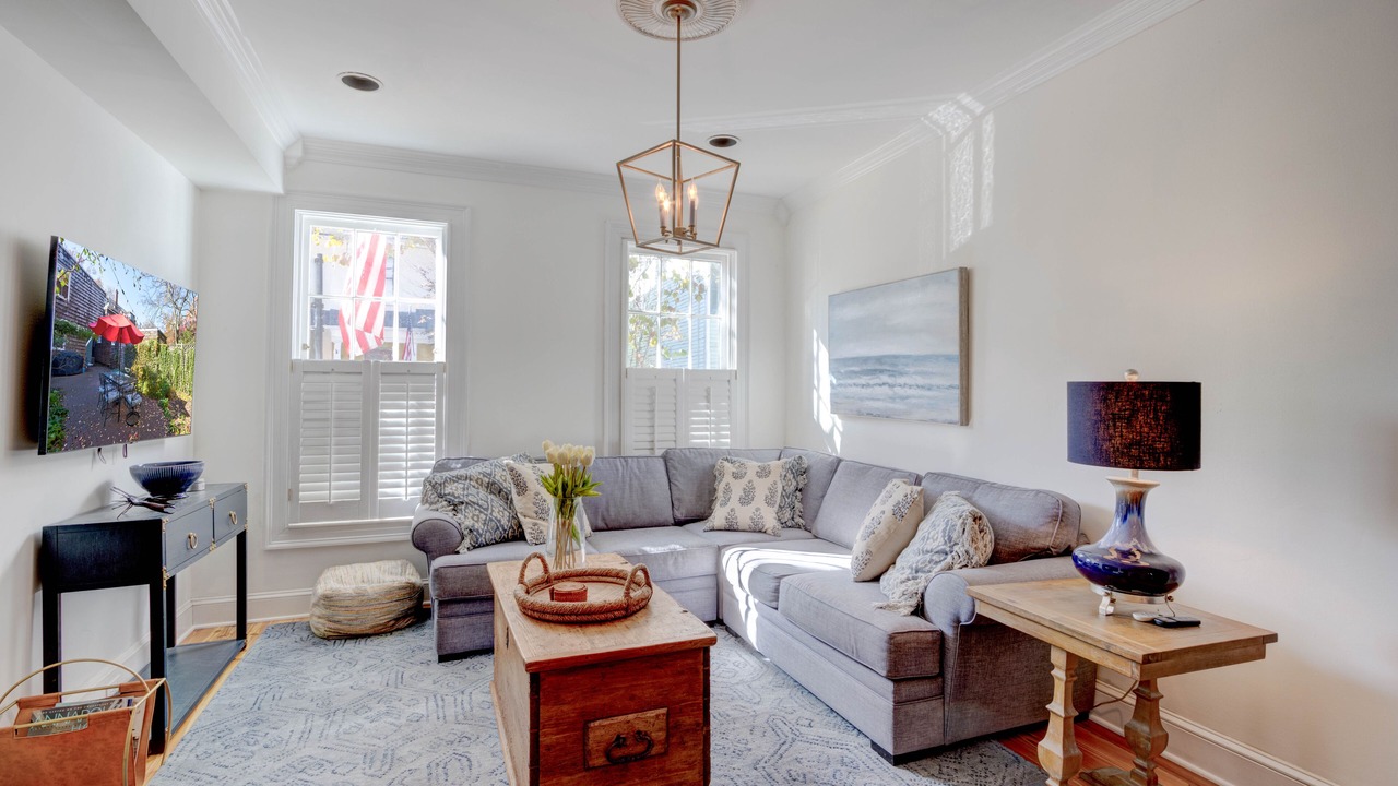 Photo of Livingroom in Naval Academy