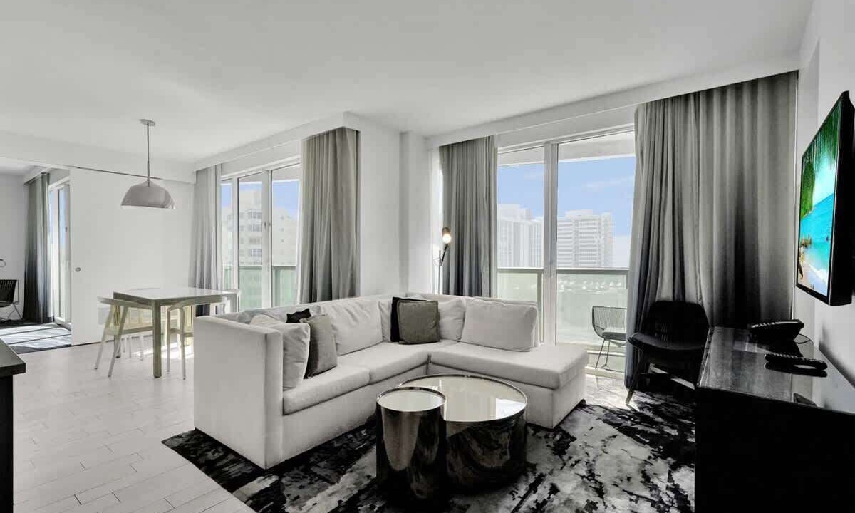 Photo of Livingroom in Central Beach