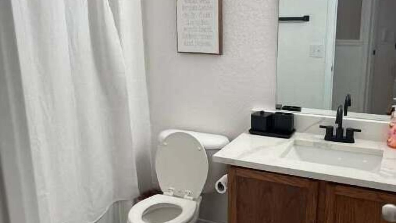 Photo of Bathroom in North Central Thousand Oaks