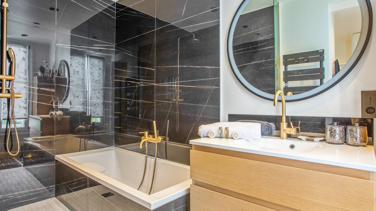 Photo of Bathroom in Colombes