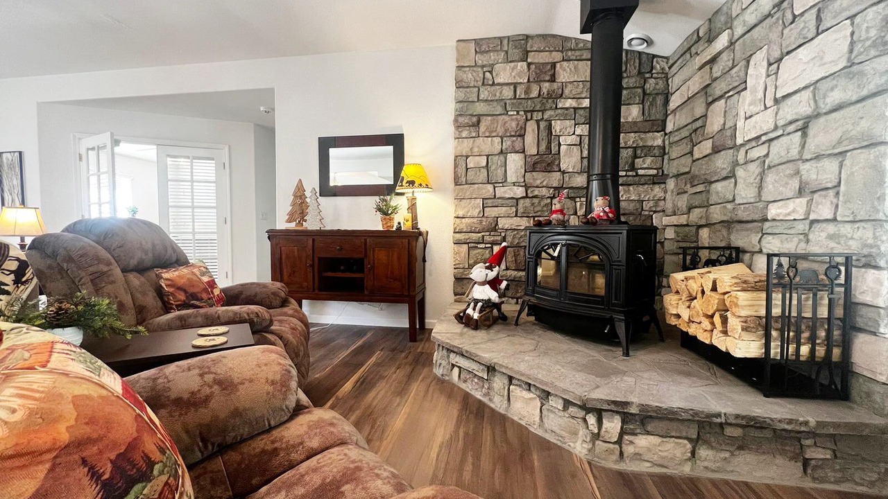 Photo of Livingroom in Oakhurst