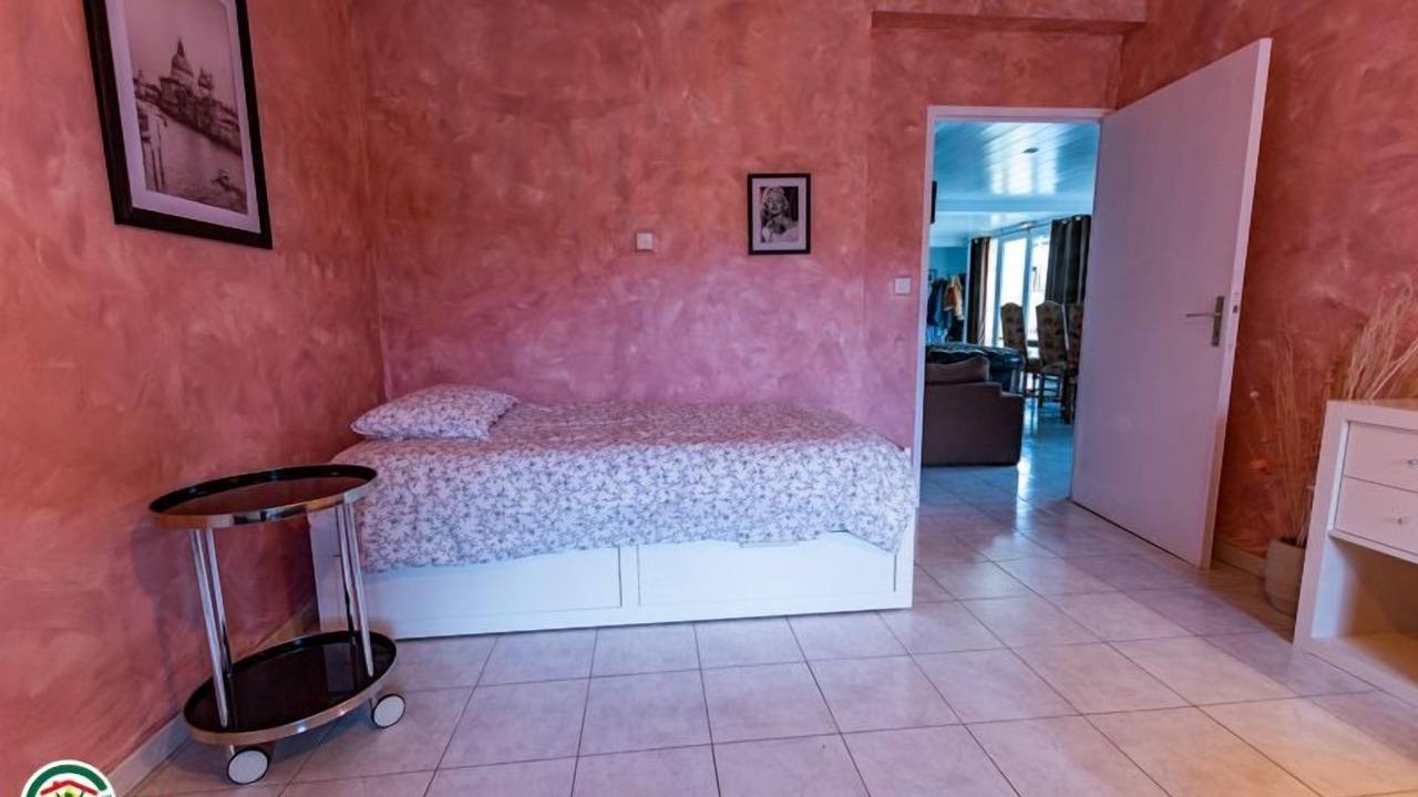 Photo of Bedroom in Chalons-en-Champagne