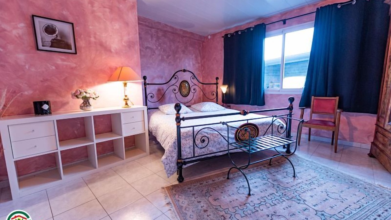 Photo of Bedroom in Chalons-en-Champagne