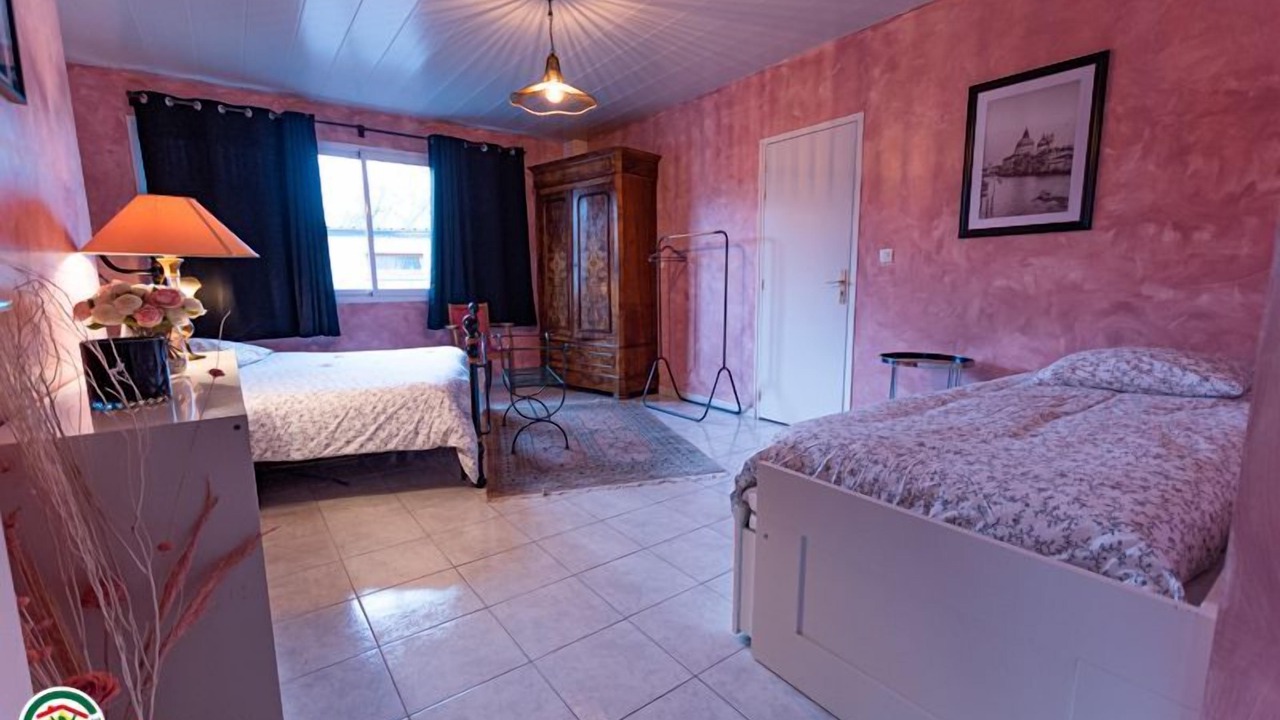 Photo of Bedroom in Chalons-en-Champagne