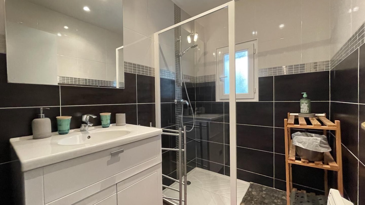 Photo of Bathroom in Souraide