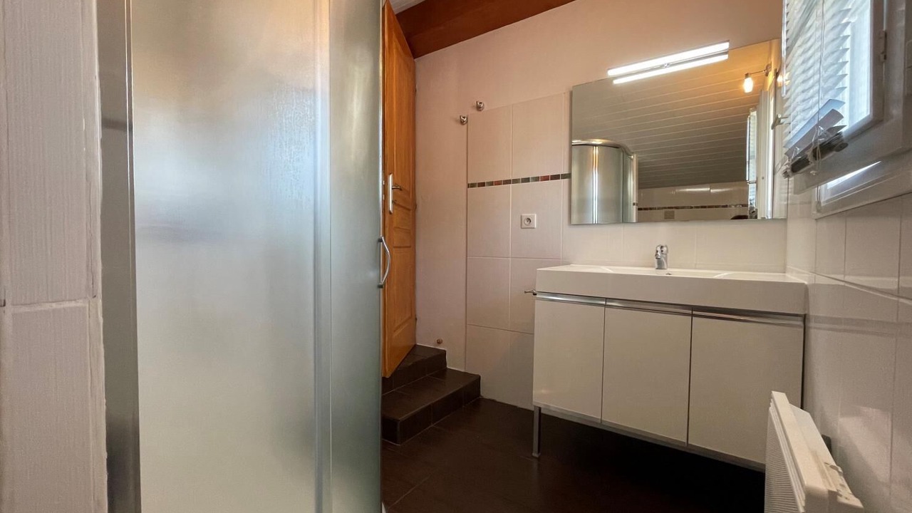 Photo of Bathroom in Sare