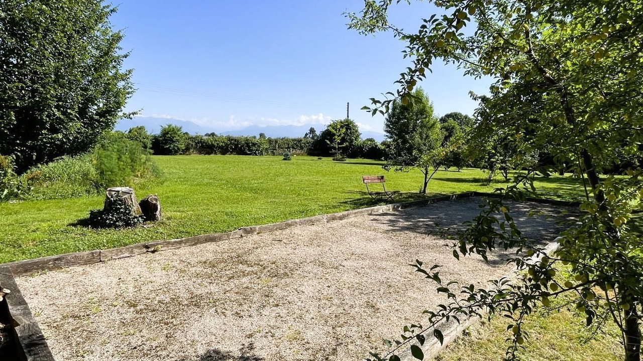 Photo of Outdoor in Assat