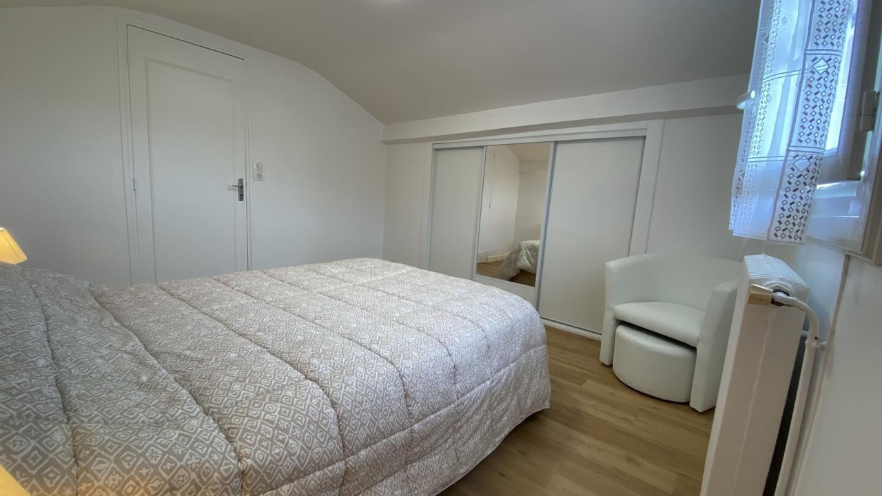 Photo of Bedroom in Halsou