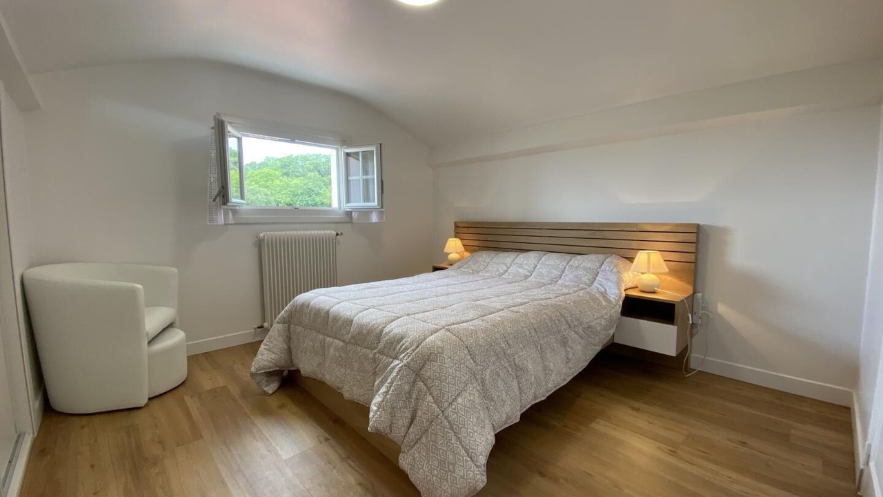 Photo of Bedroom in Halsou