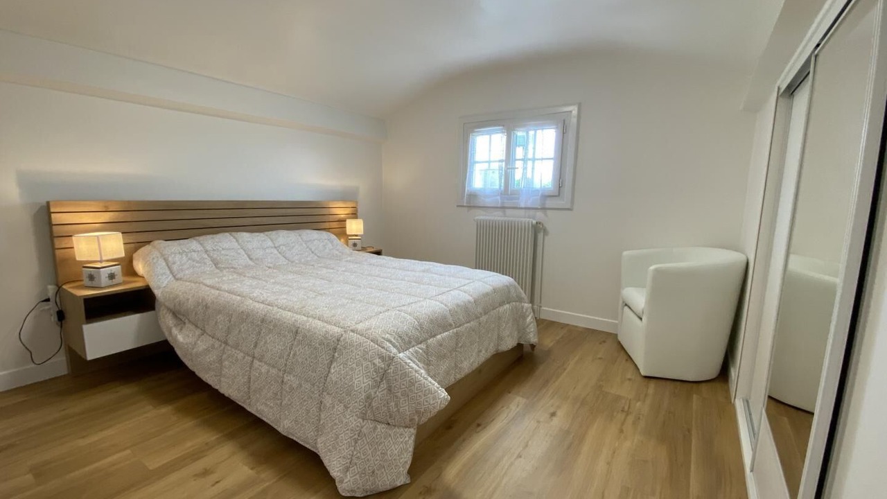 Photo of Bedroom in Halsou