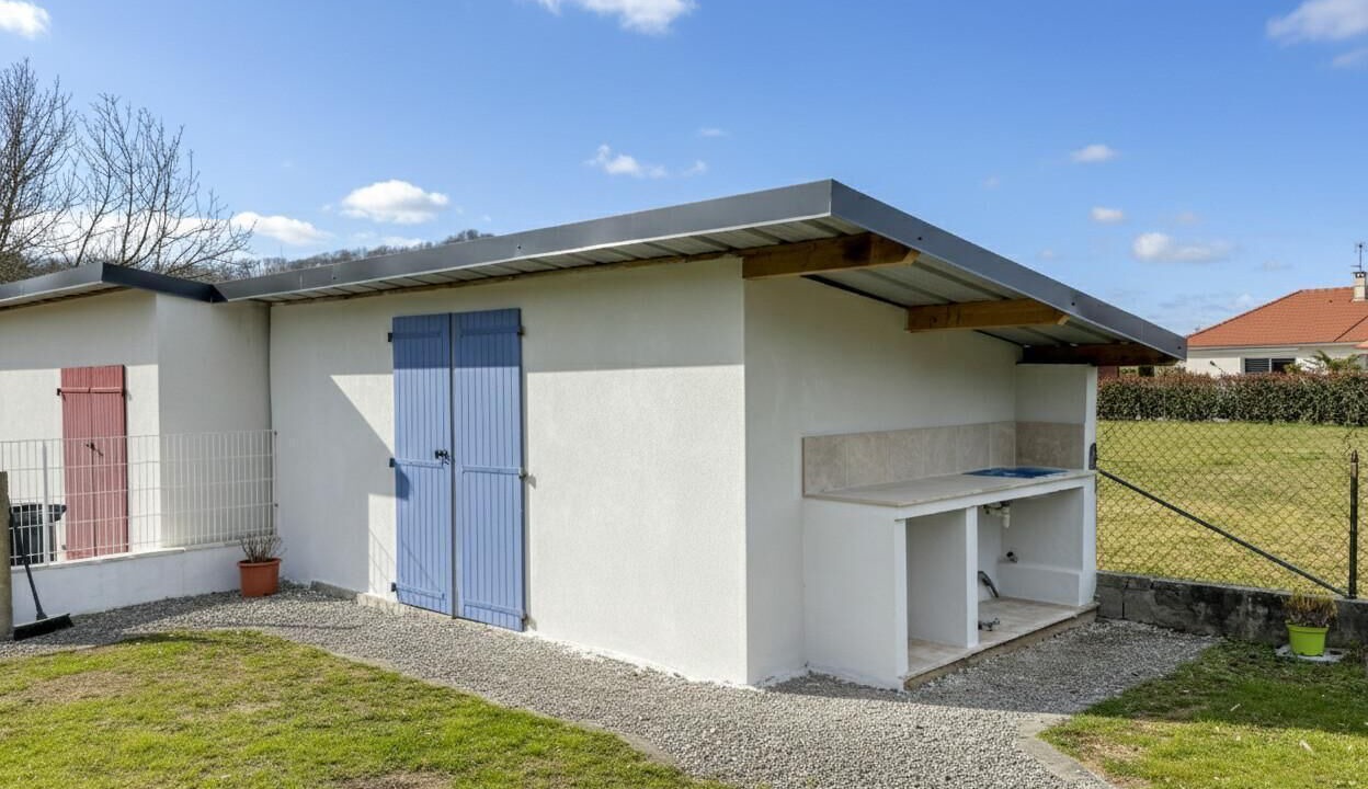 Photo of Outdoor in Laroin