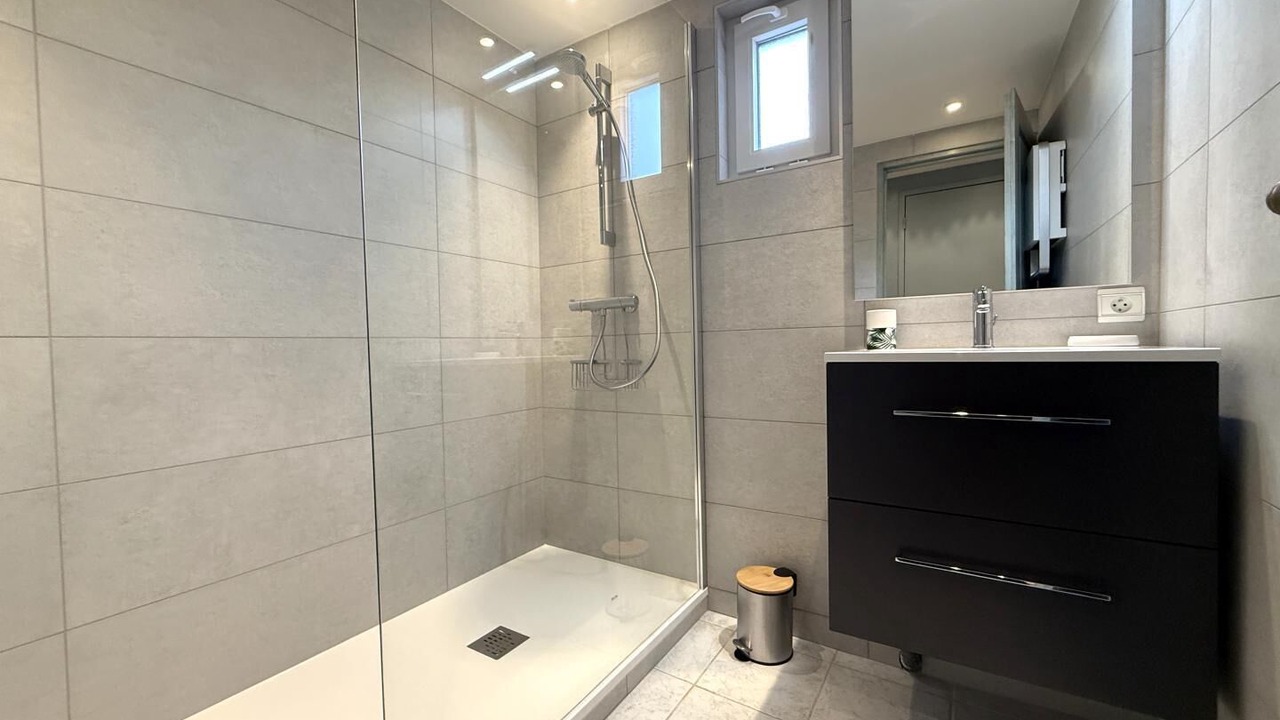 Photo of Bathroom in Laroin