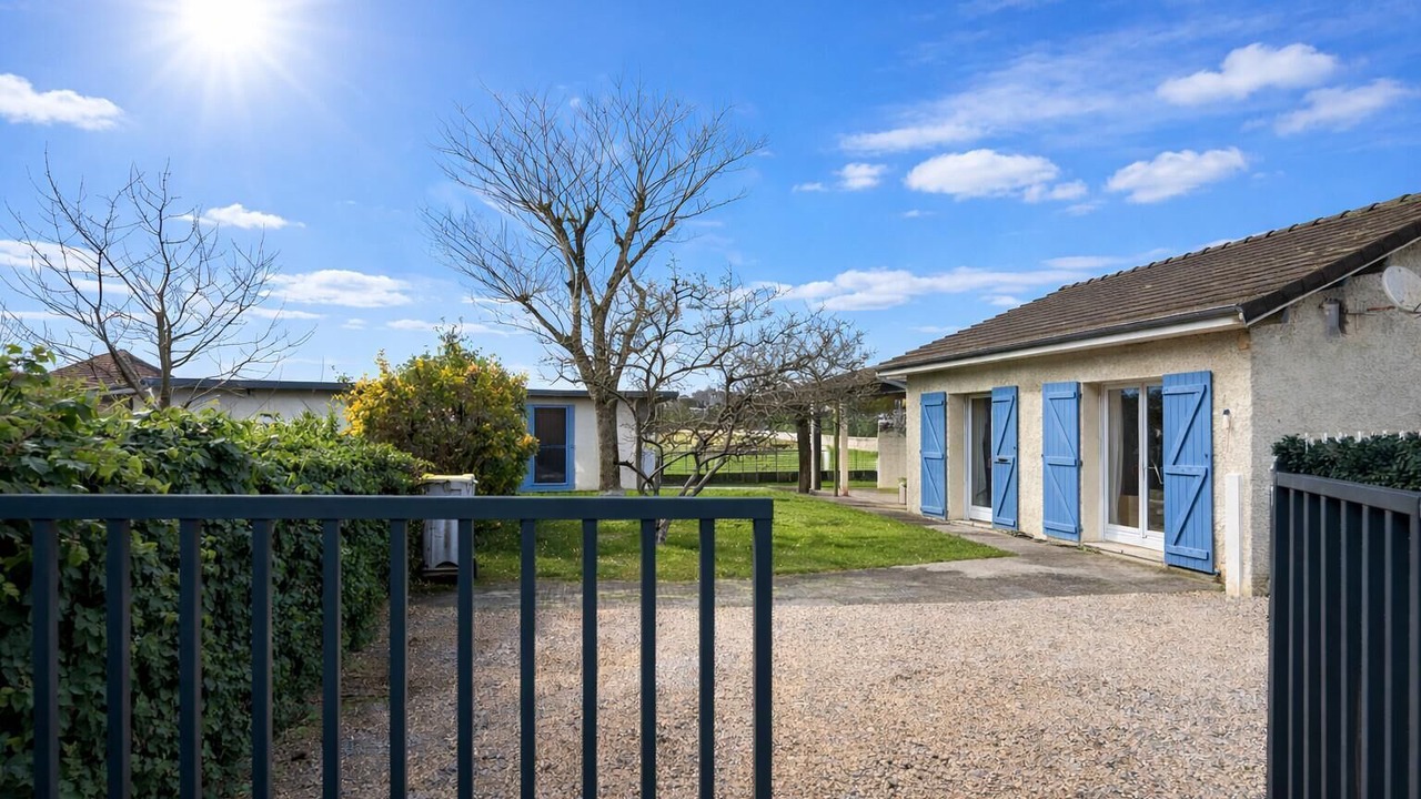 Photo of Outdoor in Laroin