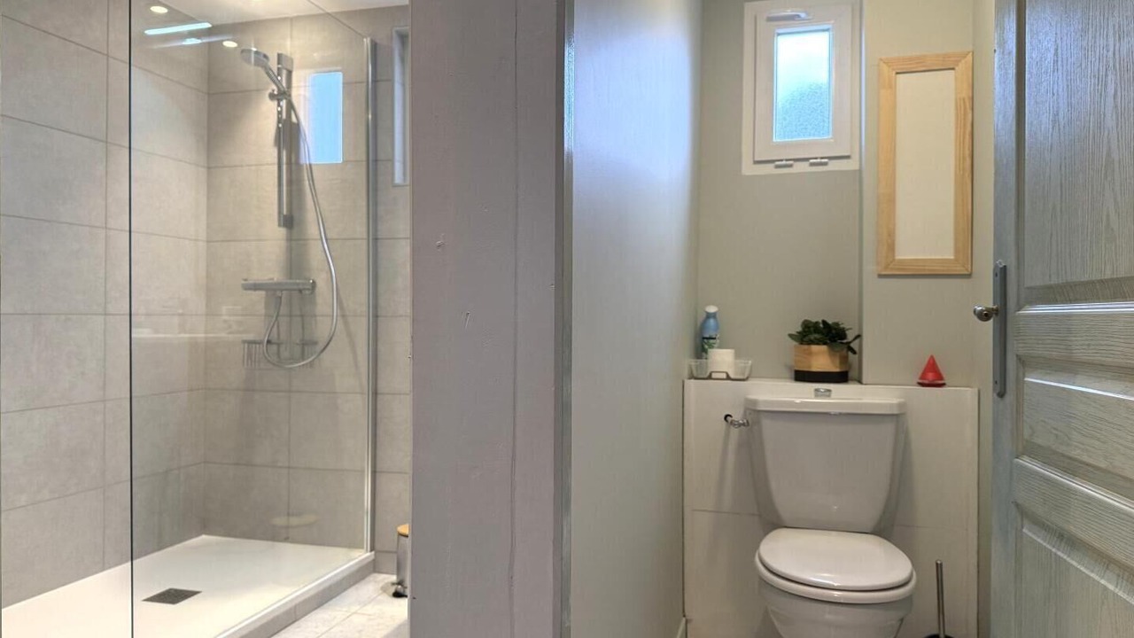 Photo of Bathroom in Laroin