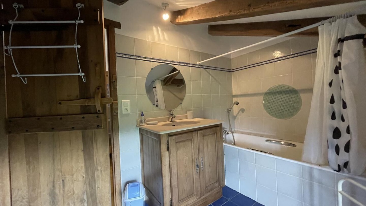 Photo of Bathroom in Sare