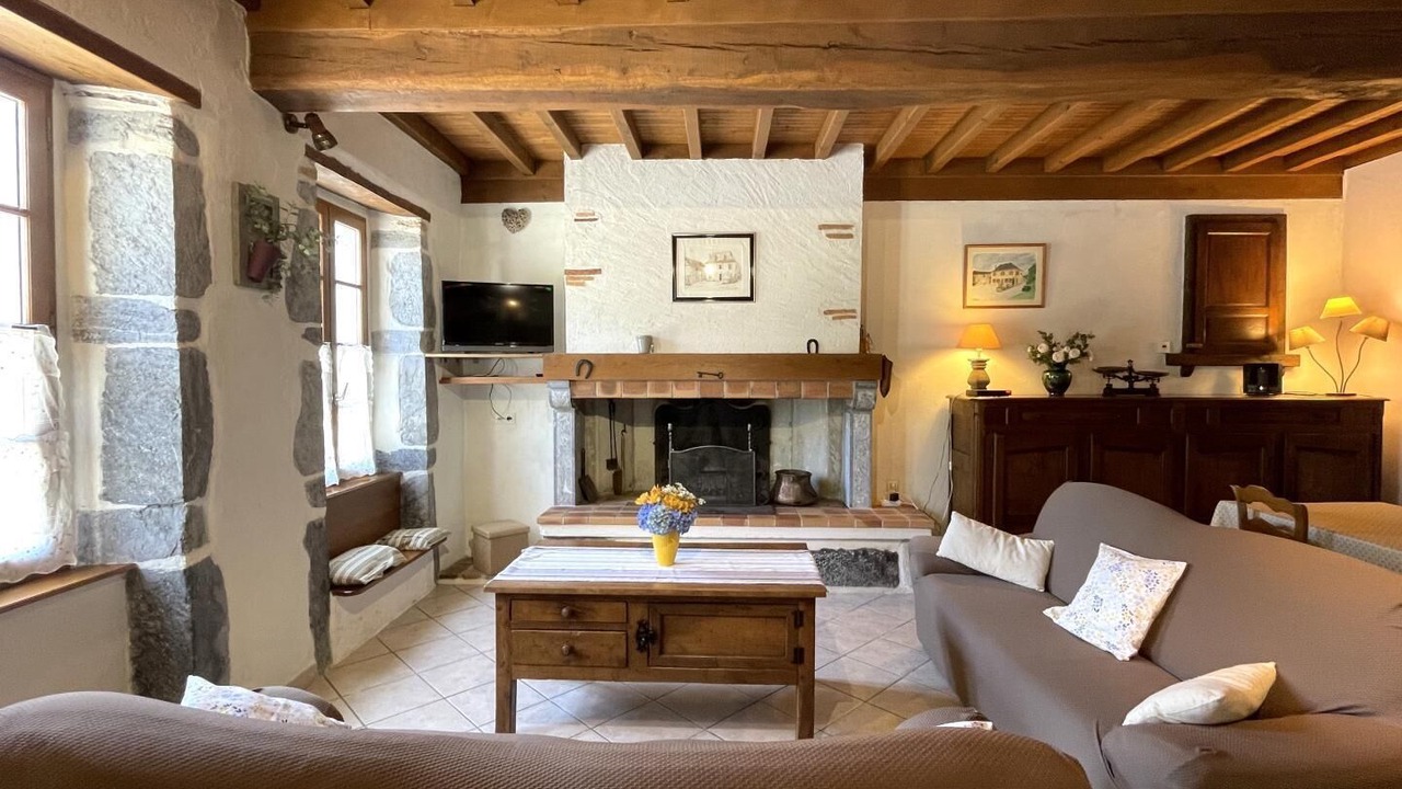 Photo of Livingroom in Boeil-Bezing