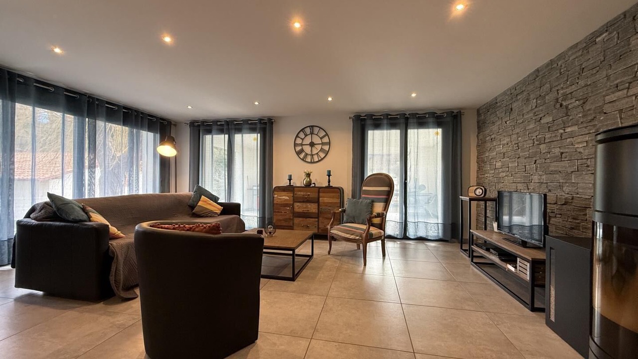 Photo of Livingroom in Souraide