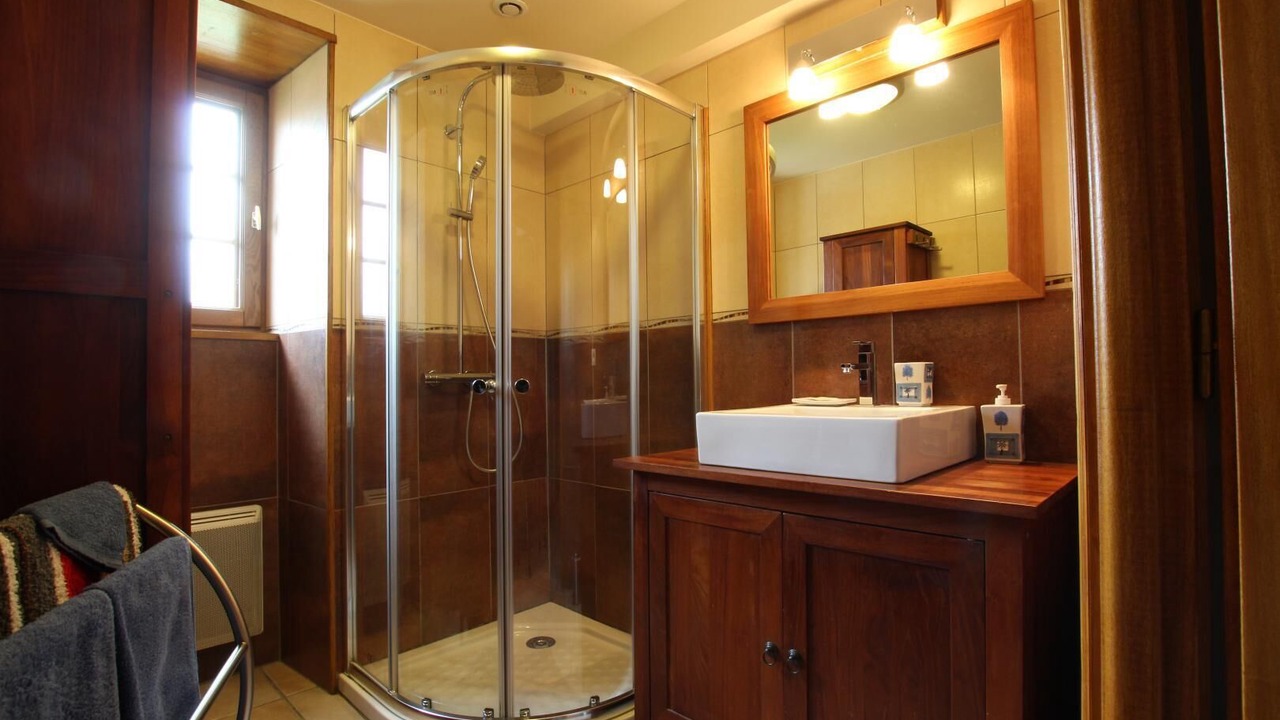Photo of Bathroom in Sare
