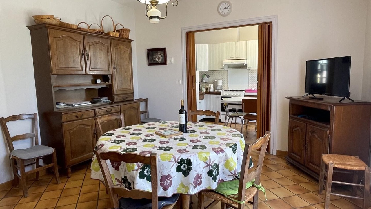 Photo of Others in Theze