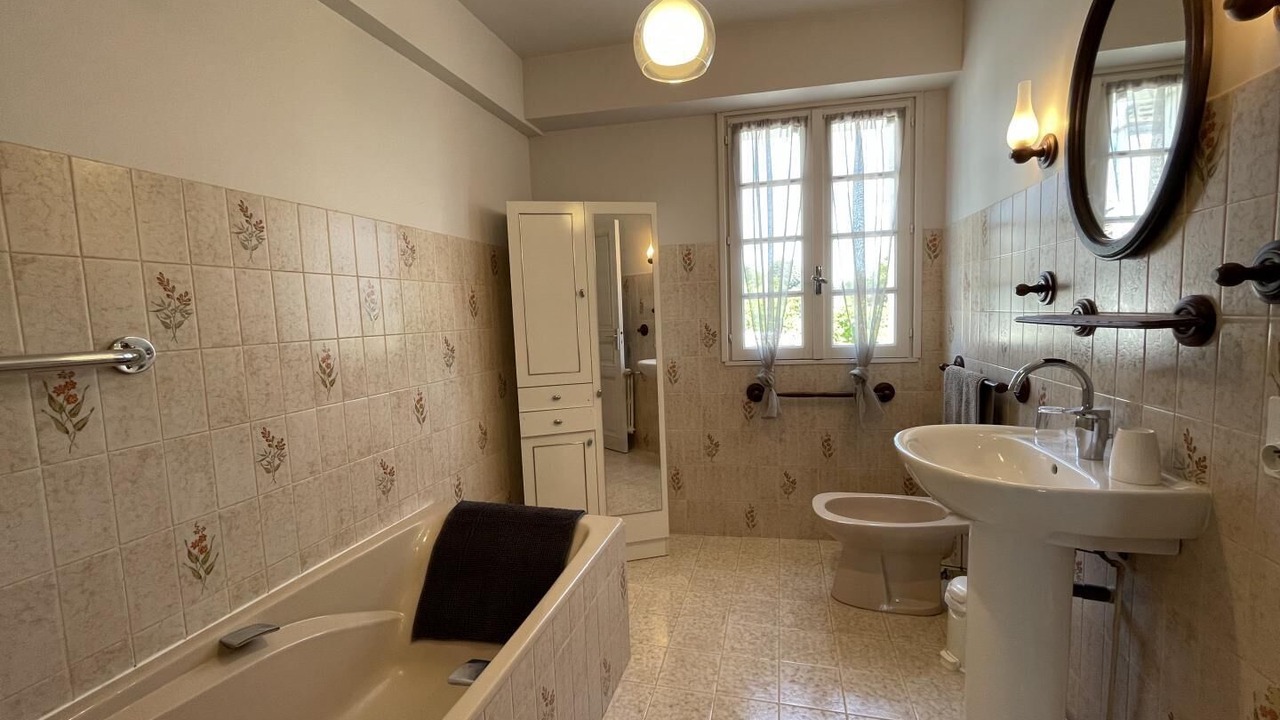 Photo of Bathroom in Theze