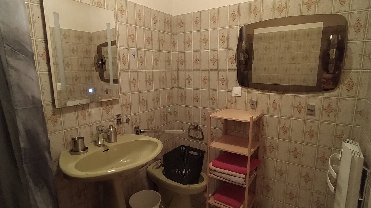 Photo of Bathroom in Espalion