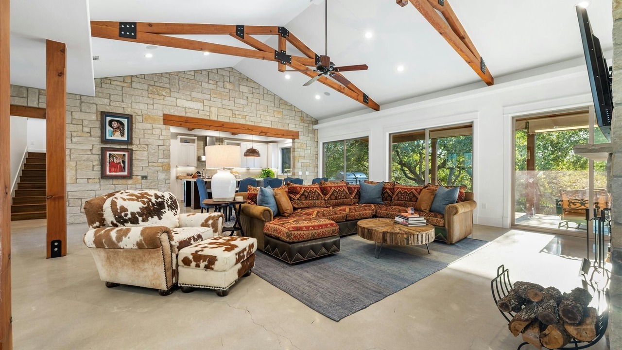 Photo of Livingroom in Horseshoe Bay